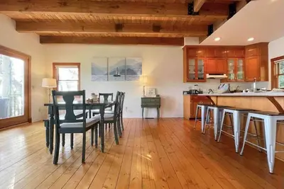 Image de New! Family Beach House! Tv & Fireplace!