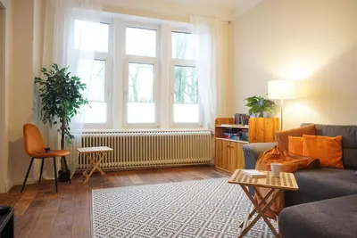 Image de Beautiful old building apartment directly on the lock! Near city center