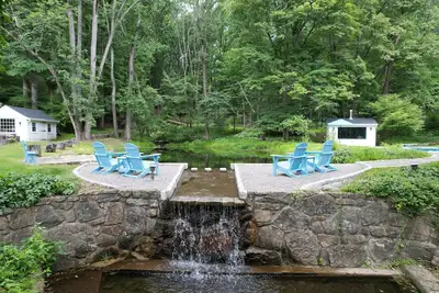 Image de Historic Cottage with Private Pond & Pool on 5 Acres