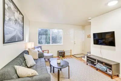 Image de Airy Fortuna Apartment with Deck!