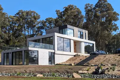Image de Unveil a masterpiece in architectural design!