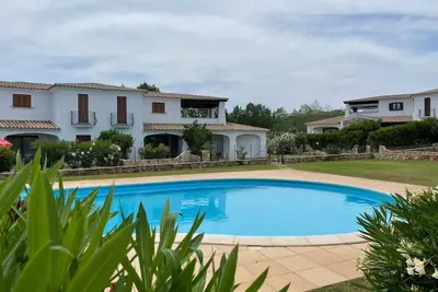 Image de Joli appartement pour 6 personnes avec Wifi, piscine, climatisation, Tv et terrasse