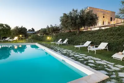Image de Maison de vacances privée avec climatisation, sauna, Wifi, bain à remous, piscine, Tv, terrasse