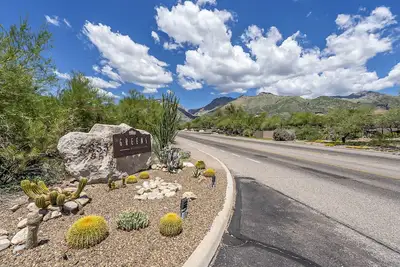 Image de Dine, Golf, hike, bike or just relax at this beautiful Ventana Canyon Condo