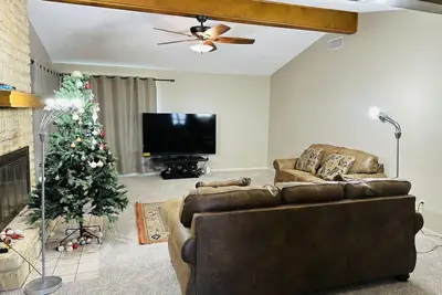 Image de Discover farm serenity in our cozy vacation rental and escape to rustic retreat