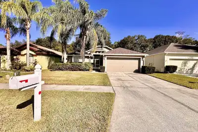 Image de Fast wifi 2 Gb, pool, gym, golf, B-ball, tennis court, playground and more.