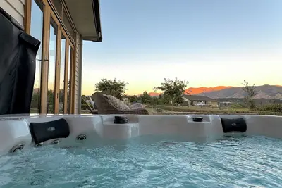 Image de Wanaka luxury, hot tub & mountain views