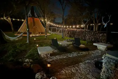 Image de A unique & private country setting, close to everything in North Austin!