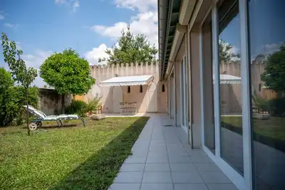 Image de Appartement indépendant avec climatisation, jardin et parking. Quartier sûr
