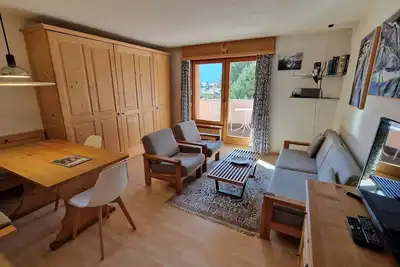 Image de Appartement de 2 1/2 pièces, balcon ensoleillé avec vue sur la montagne