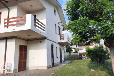 Image de Nice apartment in small villa with large garden near the sea