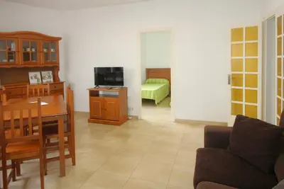 Image de Appartement rénové et lumineux, à 100m de la plage du Port, 3 chambres, cour intérieure, Wifi saisonnier
