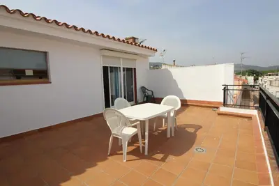 Image de Penthouse central avec grande terrasse à 100m de la plage et Wifi