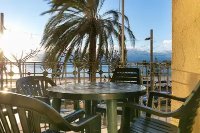 Image de Pi I Sunyer 1-B - Apartamento amplio y luminoso en el centro de Roses, delante del mar, con vistas al mar.