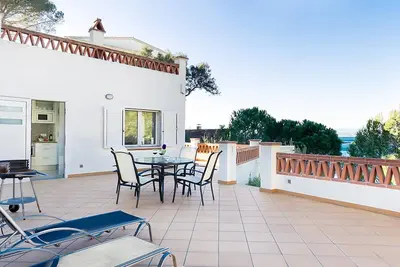 Image de Casa Almadrava - Casa en situación privilegiada en la playa de Almadrava (Roses). Acceso privado a la playa.