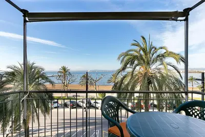 Image de Pi I Sunyer 2-B -Apartamento amplio y luminoso en el centro de Roses, delante del mar, con vistas al mar.