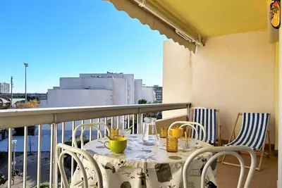 Image de Appartement 2 pièces, 4 couchages - Terrasse, parking, proche plage - Le Lavandou