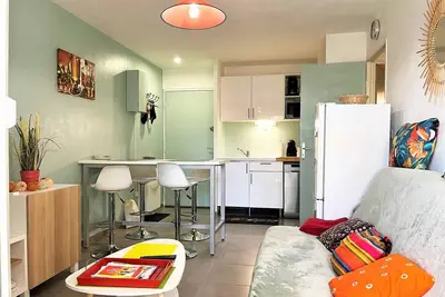 Image de Appartement récemment rénové de 2 pièces avec balcon, climatisé, à 450m de la plage - Bormes-les-Mimosas