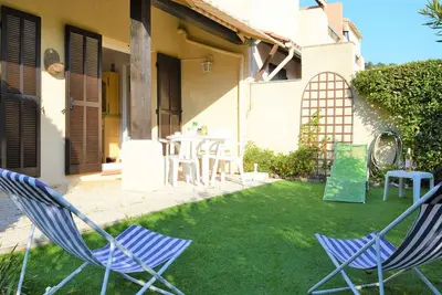 Image de Appartement 2p avec terrasse, jardin et piscine - Le Lavandou, 4 couchages, parking inclus
