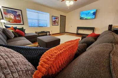 Image de 2br 2ba Only 3 miles to the Capitol Near Park Ave