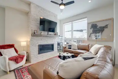 Image de New Townhome in the heart of Silverthorne! Walk to everything!