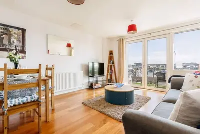 Image de Sunrise -Poole Town Balcony Views