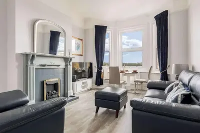 Image de Swan Lake - Stunning Lakeside Apartment