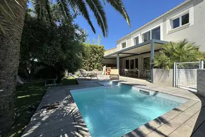 Image de Sète, Jolie villa avec piscine à 5 mn des plages