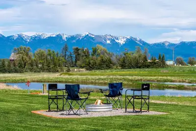 Newly Built Rustic Cabin w/ Mountain & Pond Views