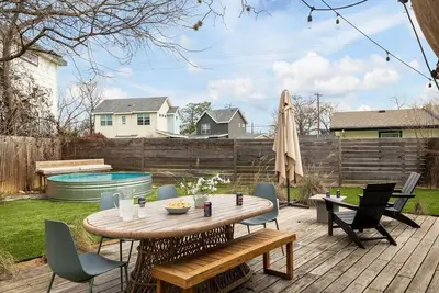 Image de Free Parking, East Austin, Cowboy Pool - Leslie