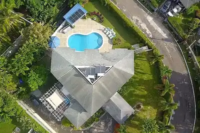 Image de Spacious 7-bedroom house with WiFi, Ac in wonderful Kingston