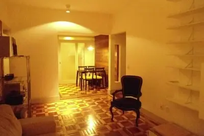 Amplo apartamento no coração da Cidade Baixa