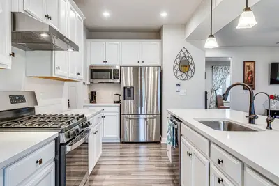 Image de Bright Plainfield Home ~ 14 Mi to Indianapolis!