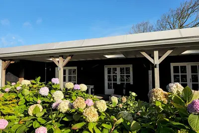 Image de Gartensuite für 2 Personen und 2 Hunde im Herz von Domburg!