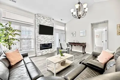 Image de Modern Private Charlotte Retreat Near Downtown!