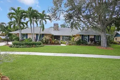 Image de Waterfront Luxury Jupiter Home with Heated Pool, Sleeps 8 with Central Ac