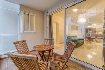 Image de A beautiful, brand new 2br home in St Pauls.