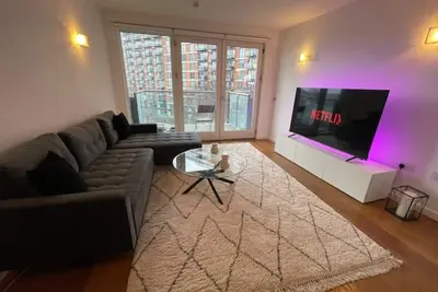 Image de 1 Bed Modern Apartment Near Canary Wharf\n\n