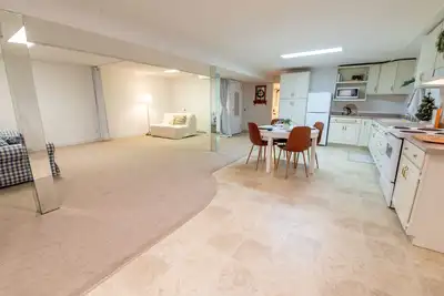 Image de Basement Suite in Steinbach\n\n