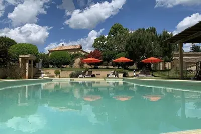 Image de Maison périgourdine en pierre restaurée, située dans la campagne de Dordogne