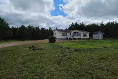 Image de Quiet 3bed 2bath house. Large parking area. Great location. quiet neighborhood