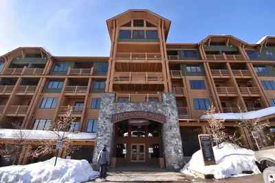 Image de Slope Side Ski-In/Ski-Out Morning Eagle Condo