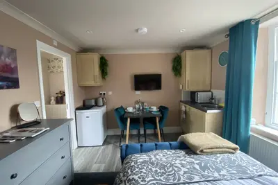 Image de Four Russell House-Appartement-Sdb privée avec douche