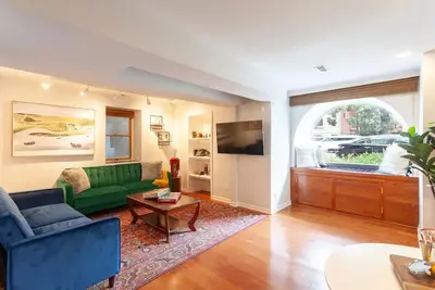 Image de Good Ol' Greystone, A Genuine Chicago Experience\n\n