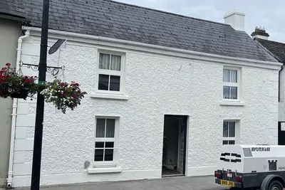 Image de In Town Beautiful Trim Castle Cottage