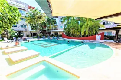 Image de Large pool. Bunk beds. Indoor playground. 10mn walk to the beach!