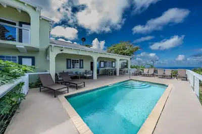 Image de 5br Villa w/pool in peaceful residential neighborhood