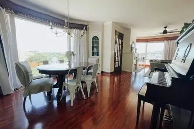 Image de Gorgeous & Historic \"Hamley House\"