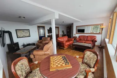 Image de Chalet douillet avec foyer, directement sur le bord du fleuve, à 15 min du Bic!