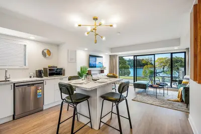 Image de No Cleaning Fee | Private Lawn for Kids | Free Car Parking | Flat Walk to Town